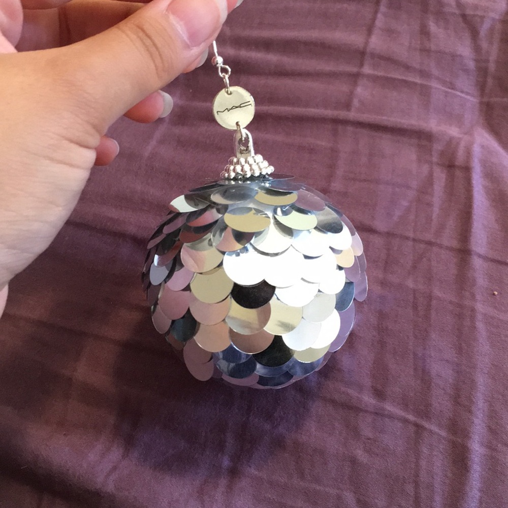 NWB MAC SNOWBALL EARRING/ORNAMENT